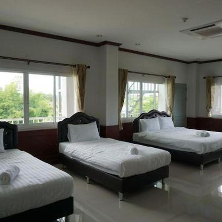 Oyo 75394 Sakthong Grand Hotel Chiang Khong Esterno foto