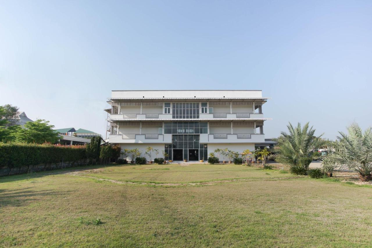 Oyo 75394 Sakthong Grand Hotel Chiang Khong Esterno foto
