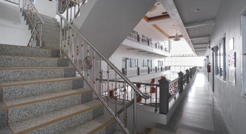 Oyo 75394 Sakthong Grand Hotel Chiang Khong Esterno foto