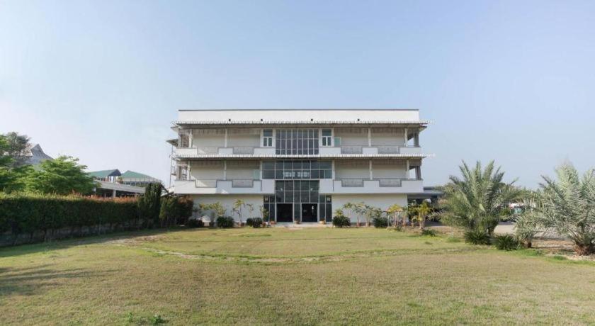 Oyo 75394 Sakthong Grand Hotel Chiang Khong Esterno foto