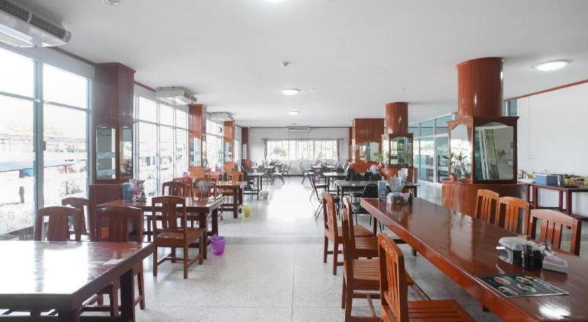 Oyo 75394 Sakthong Grand Hotel Chiang Khong Esterno foto