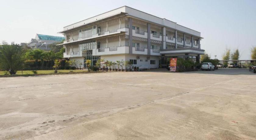 Oyo 75394 Sakthong Grand Hotel Chiang Khong Esterno foto