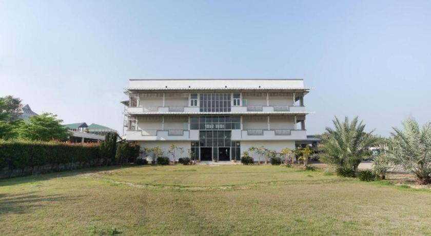 Oyo 75394 Sakthong Grand Hotel Chiang Khong Esterno foto